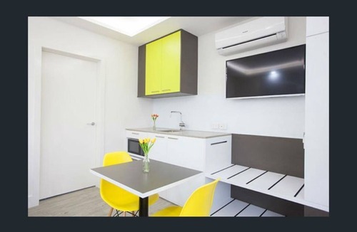 St Kilda West House | Perfectly located a stone throw away from St Kilda beach