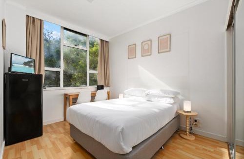 Darling Point Apartment | Perfectly Located Studio by Rushcutters Bay Park