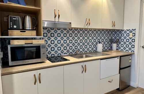 East Perth Apartment | Perfectly situated at Claisebrook Cove, fresh Studio apartment, with pool access