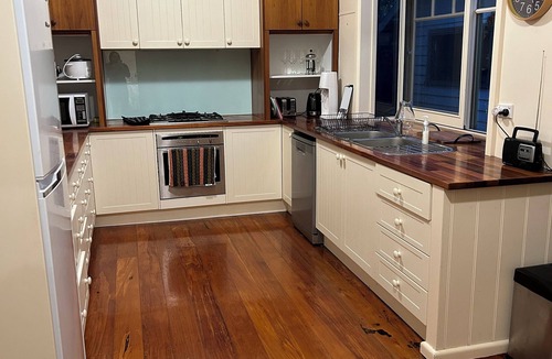 Sorrento House | Period home 10-minute walk to the Sorrento shops and 5 minutes to front beach.