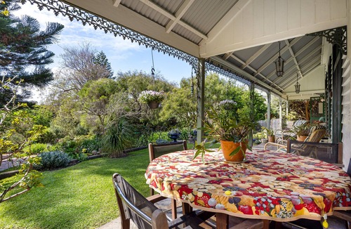 Sorrento House | Period home 10-minute walk to the Sorrento shops and 5 minutes to front beach.