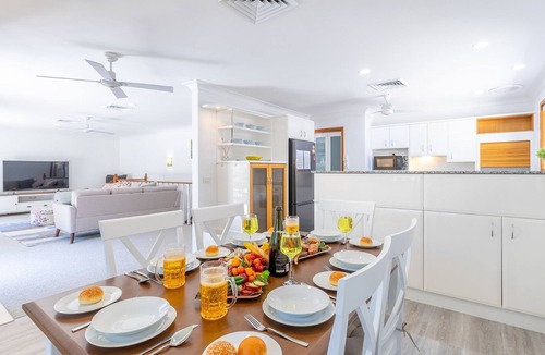 Nelson Bay House | Pet friendly 139 Government Rd - Air Con, WiFi, Water views