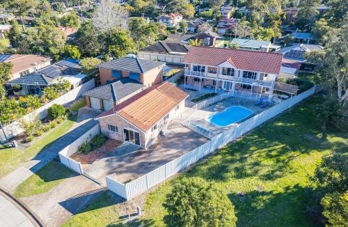 Nelson Bay House | Pet friendly 24 Irawari Crescent - pool, air con, boat parking