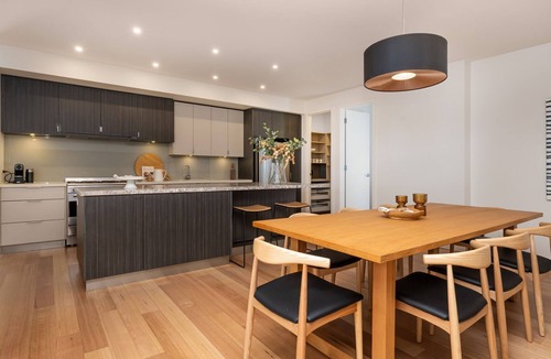 Highett House | Pet Friendly - Aura Family Home by the Bay