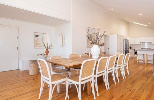 Dromana House | Pet Friendly - Bay Views From Drury Lane with Solar Heated Pool and Gas Heated Spa