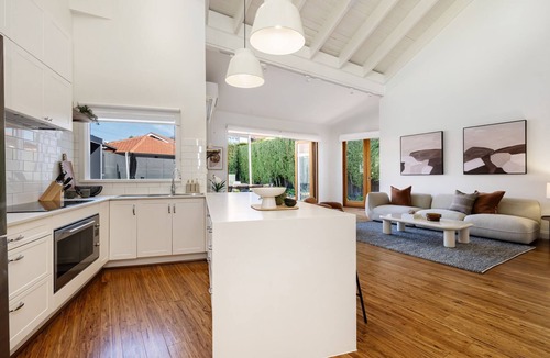 Hampton House | Pet Friendly - Baya of Hampton with solar heated pool