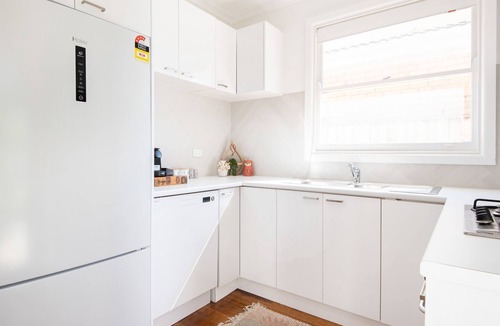 Parkdale House | Pet Friendly - Beachside Vibes 2 min stroll to Parkdale Beach