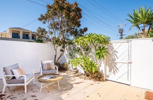Parkdale House | Pet Friendly - Beachside Vibes 2 min stroll to Parkdale Beach