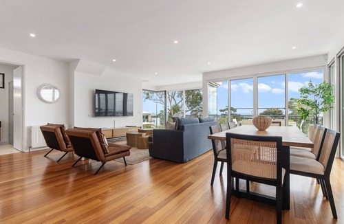 Mornington House | Pet friendly - Beleura Views in Mornington
