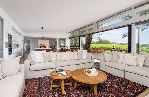 Shoreham House | Pet Friendly - Bella's Block Vineyard Retreat with Tennis Court, Shoreham
