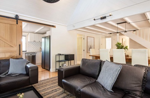 Somers House | Pet Friendly - Bonview Beach Boy with pool on the park