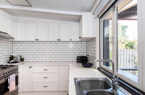 Somers House | Pet Friendly - Bonview Beach Boy with pool on the park