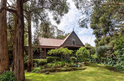 Red Hill House | Pet Friendly - Collins Street House in Red Hill