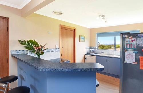Encounter Bay House | Pet Friendly Family Retreat; Ocean Views, Sleeps 12, with WI-FI