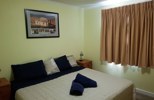 Jindabyne Apartment | Pet-friendly, fully self-contained lakefront 2 bedroom apartment