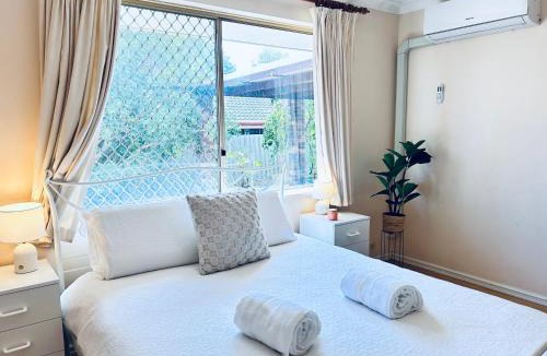 Bibra Lake House | Pet friendly home near Adventure World Fiona Murdoch