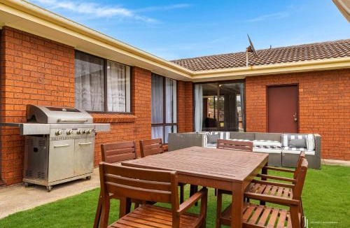 Kianga House | Pet-Friendly Home Walk to Beach - Kianga Comfort