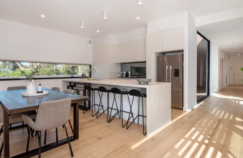 Blairgowrie House | Pet Friendly - Lexicon House with Pool in Blairgowrie
