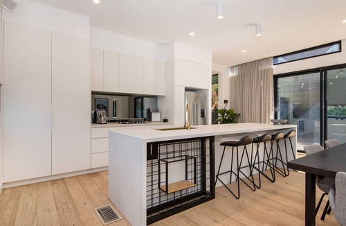 Blairgowrie House | Pet Friendly - Lexicon House with Pool in Blairgowrie