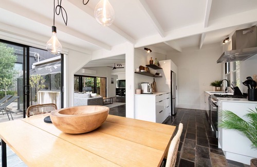 Blairgowrie House | Pet Friendly - Lola on Lever Blairgowrie