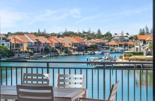 Wannanup House | Pet Friendly Luxe Canals Waterfront Retreat with Private Jetty & Spa