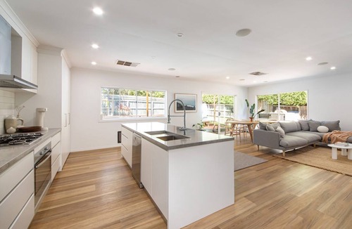 Mount Martha House | Pet Friendly - Malibu in Mt Martha with solar heated pool