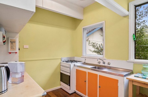Tootgarook House | Pet Friendly - Retro Beach Babe 100 metres to the beach