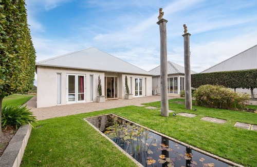 Shoreham House | Pet Friendly - Shoreham Homestead Walk to Vineyards