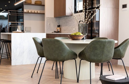 Cremorne Apartment | Pet Friendly - Sport Precinct Luxury Style over four levels