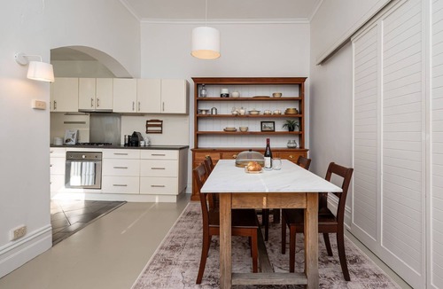 Fitzroy North Apartment | Pet Friendly - The Old Cake Shop - Fitzroy North