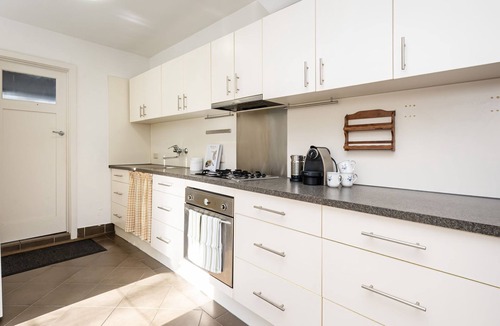 Fitzroy North Apartment | Pet Friendly - The Old Cake Shop - Fitzroy North