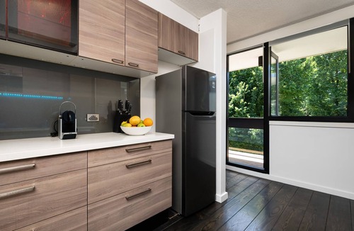 South Yarra Apartment | Pet Friendly - The Baseline Stay, South Yarra