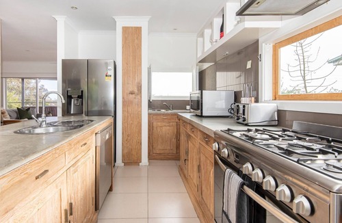 McCrae House | Pet Friendly - The Navigator with heated pool and spa