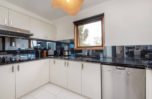 Cape Schanck Villa | Pet Friendly - TJ's Tree House with Ocean Views