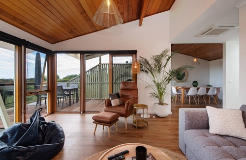 Cape Schanck Villa | Pet Friendly - TJ's Tree House with Ocean Views