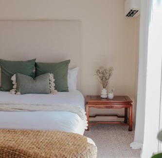 Bluff Point House | Pet Friendly Townhouse
