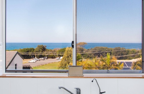 Forster House | Pet Friendly, Walk to One Mile Beach, Forster