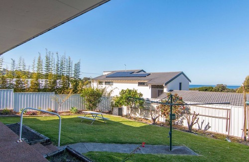 Forster House | Pet Friendly, Walk to One Mile Beach, Forster