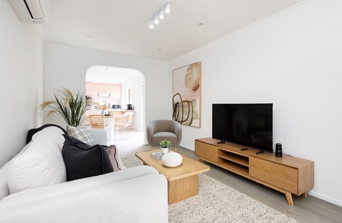 Altona House | Pet Friendly - Westside Lake and Bay - Altona