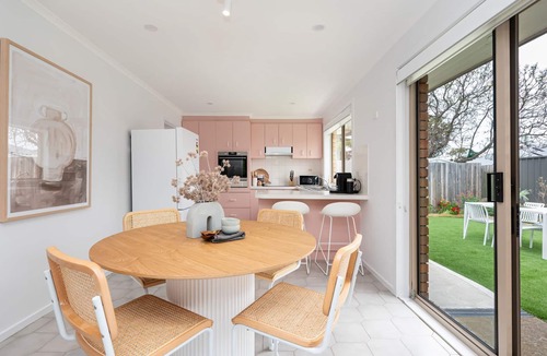 Altona House | Pet Friendly - Westside Lake and Bay - Altona