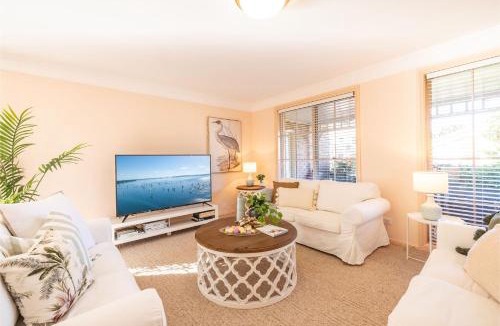 Fingal Bay House | Pet friendly White Sands, 14 Whitesands Road - Linen & Air Con