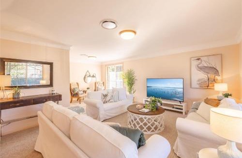 Fingal Bay House | Pet friendly White Sands, 14 Whitesands Road - Linen & Air Con