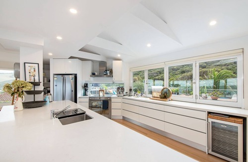 Eastern View House | Pet Friendly - Yumba - Beach Views on the Great Ocean Road