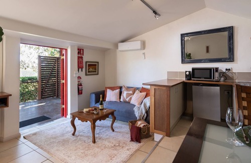 Pokolbin Cottage | Petersons Wines Dairy Cottage with Free Wine Tasting