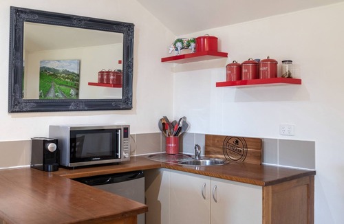 Pokolbin Cottage | Petersons Wines Dairy Cottage with Free Wine Tasting