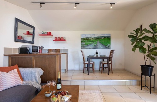 Pokolbin Cottage | Petersons Wines Dairy Cottage with Free Wine Tasting