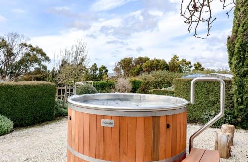 Clarence Point House | Petite Chateau Waterfront chateau with Hot Tub