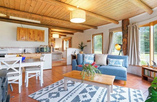 Kettering Cottage | Picturesque Couples Studio at Herons Rise Vineyard
