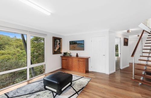 Copacabana House | Pier 26. New property with views, home movie theatre and steam room.