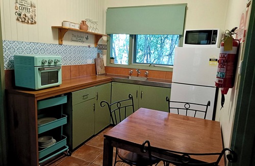 Kalimna Cabin | Pillowood Cottage 9 (1Queen+2Twins) & Wood Stove